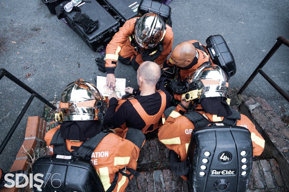 Sdis76's tweet photo. 📸 Stage des spécialistes en exploration longue durée cette semaine #ELD1
↪️ Ces spécialistes sont notamment chargés de renforcer la sécurité des intervenants sur les #feux en milieu clos tels que les parkings souterrains, les galeries techniques et les tunnels. https://t.co/5t9i8dqRH7