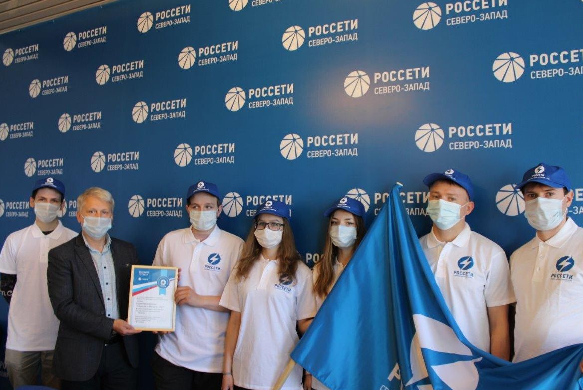 Kolenergo's tweet image. Первый шаг в профессию. Начался трудовой сезон студенческого отряда «Энергетик Заполярья-2021» kolenergo.mrsksevzap.ru/press/news/new…