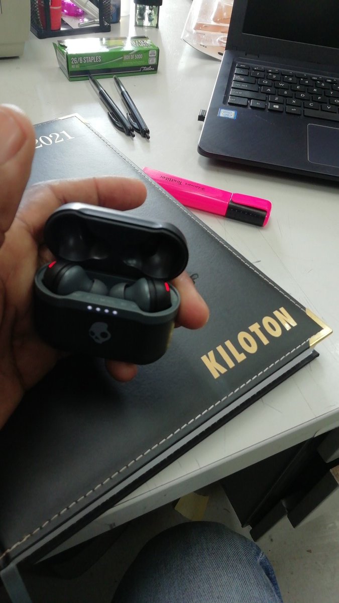 IamTPL_ZA's tweet photo. @KayaON959 @tboseZA Imgine from walkman to this @tboseZA morden day walkman tsa rona... My brother had one that my mother got from her employer ko di kitchen he was the talk of the township 😂😂😂 https://t.co/mksam0Gvn9