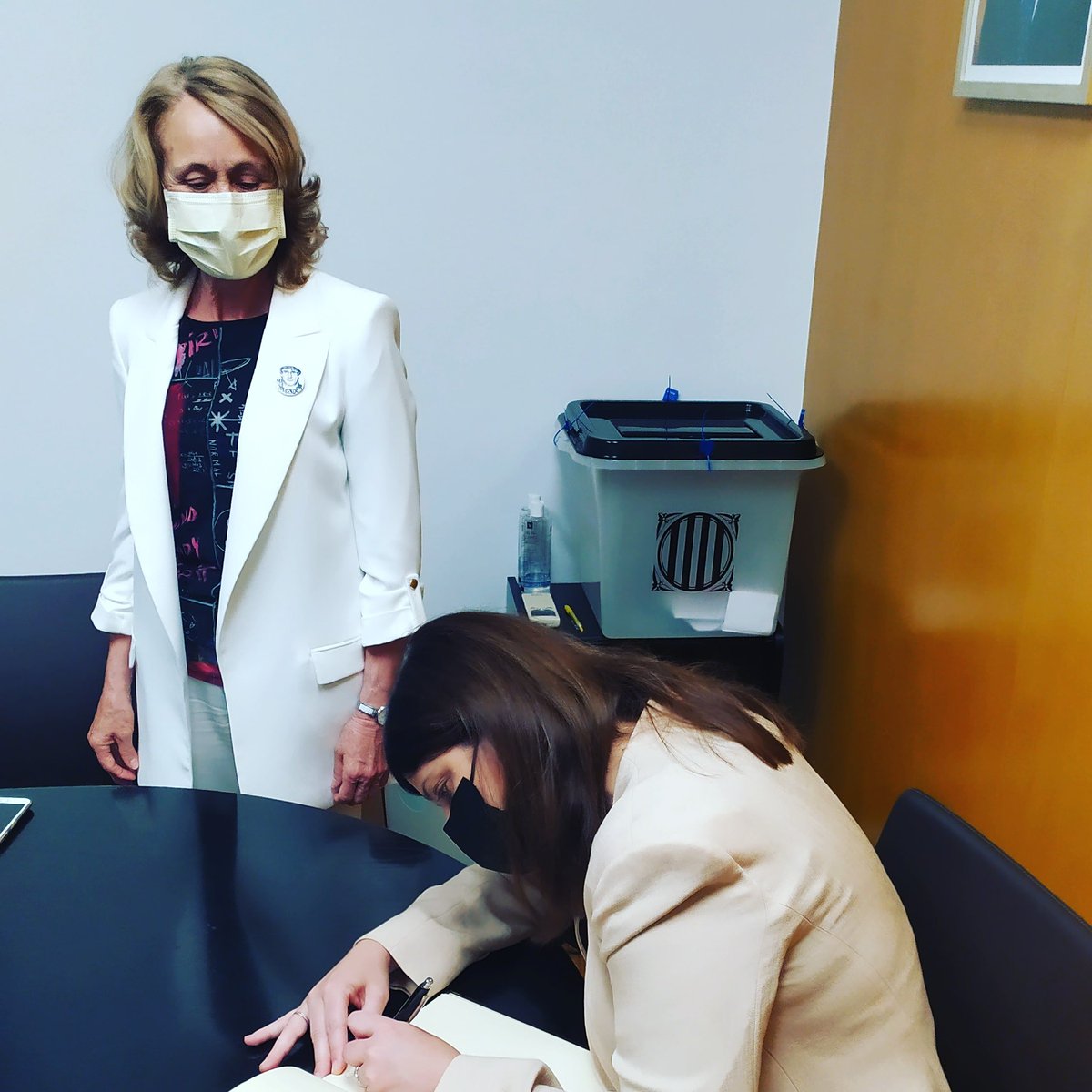 amerjuntsxcat's tweet photo. Visita a l'Ajuntament d'Amer de la consellera de Recerca i Universitat, l’Hble. Sra @GemmaGeis
#Amer https://t.co/TFqIiG1HIi