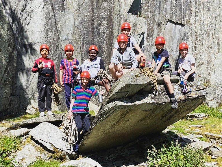 HorrisHill's tweet photo. Some seriously skilful abseiling on the Year 7 trip to the Lakes! 🪨 ⛰
.
#summerterm #school #privateducation #prepschool #teachers #prep #development #loveoflearning #activities #enrichment #berkshire #boarding #camping #outdoorclassroom #lakes #abseiling #schooltrip https://t.co/UTlWj0xi9C