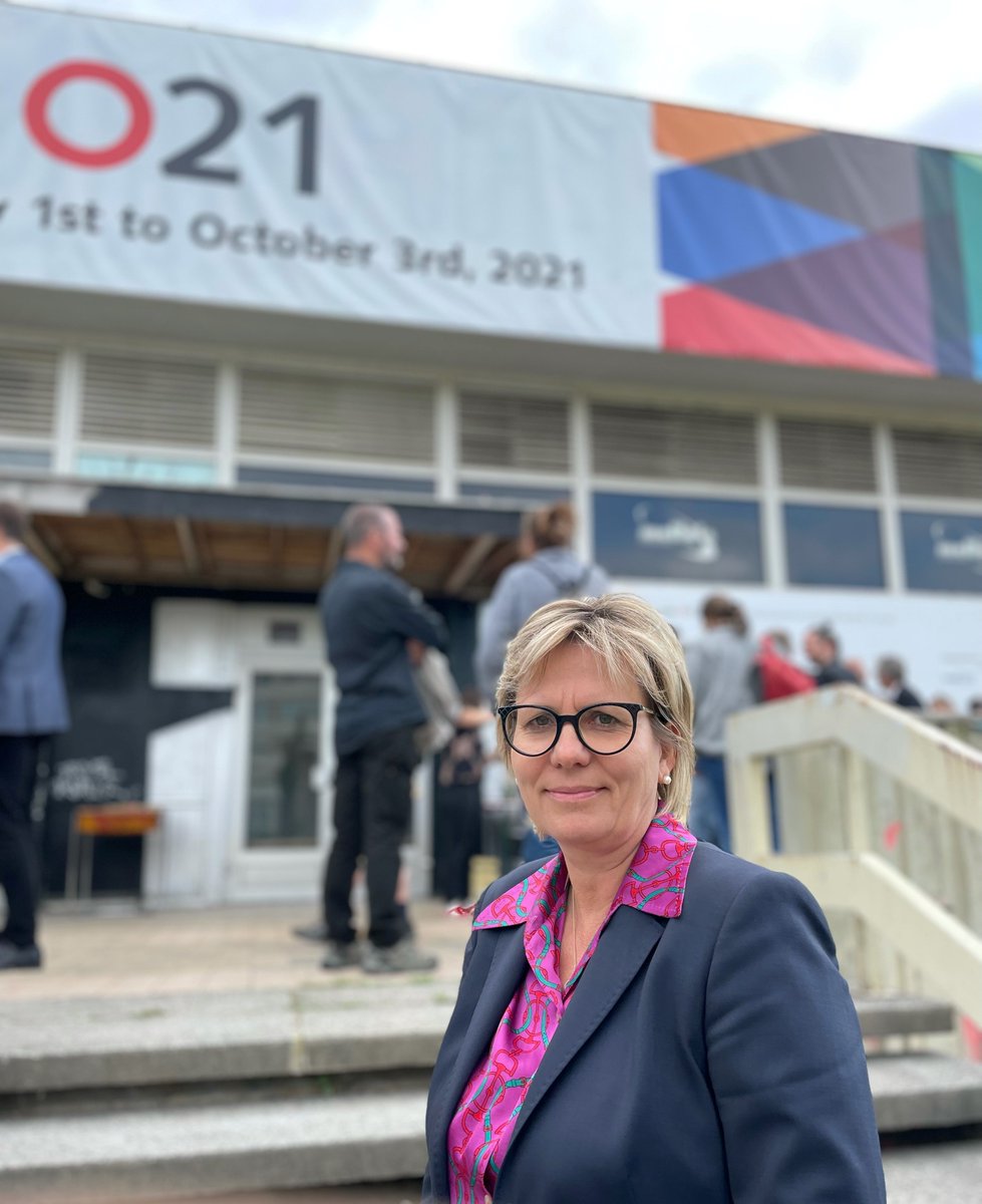smktsachsen's tweet photo. Start der #Ostrale 2021! Kulturministerin Barbara Klepsch hat die #Biennale für Zeitgenössische Kunst in #Dresden gestern mit eröffnet. Zu sehen sind die Ausstellungen vom 1. Juli bis zum 3. Oktober 2021.
#Kultur #Sachsen https://t.co/Fq81VjcpGJ