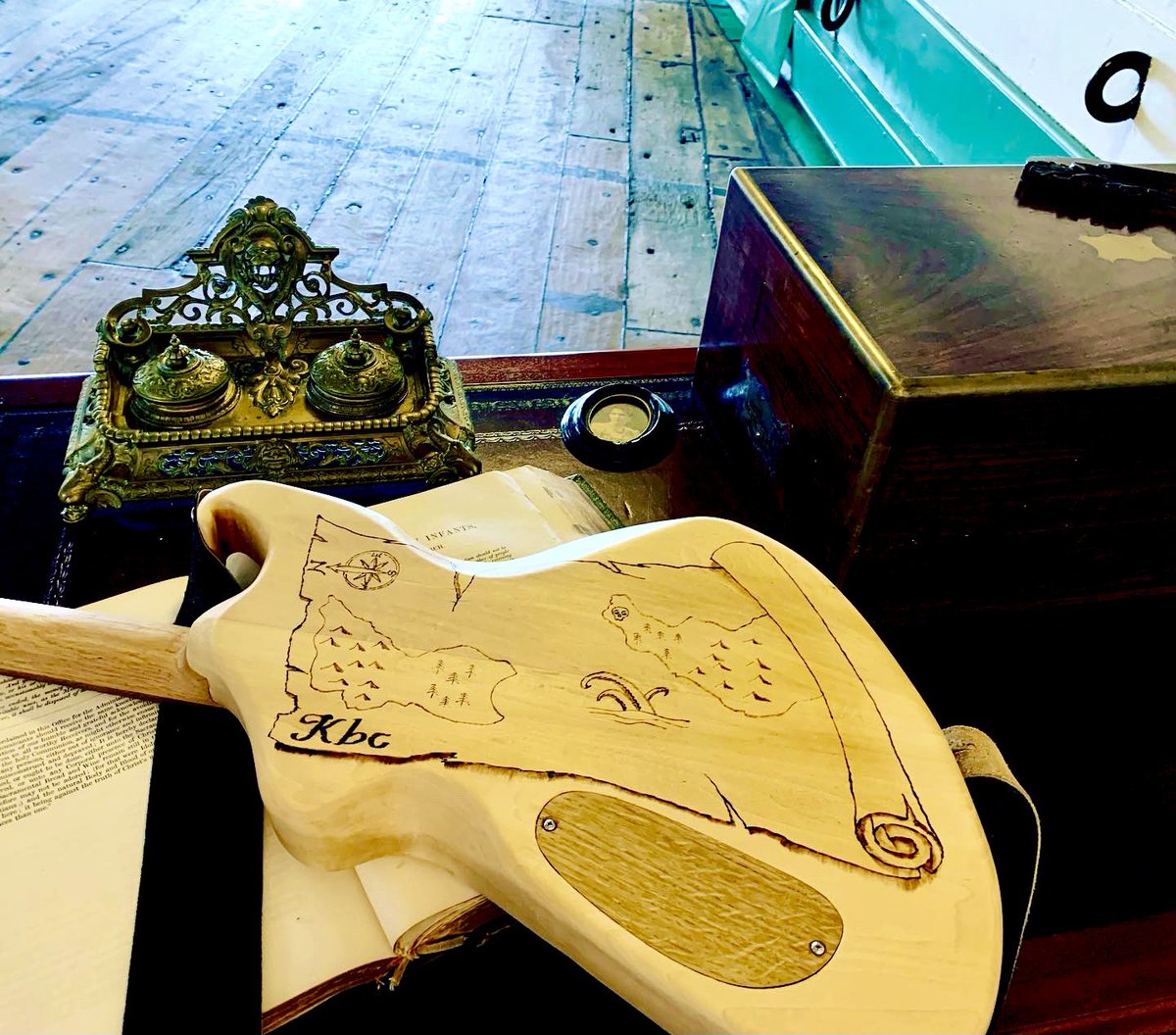 hattanadi's tweet photo. I made a guitar with hand tools only! If you like it, would you click the link and vote for it in the #Greatguitarbuildoff 

https://t.co/goKeF6yC37 https://t.co/o7XDT2uP2n