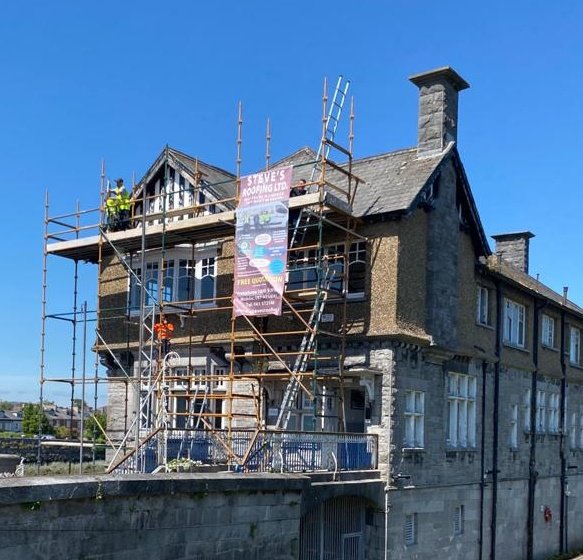 ShannonRowingCl's tweet photo. Can you help us to save the roof on one of Limerick's most iconic buildings, Shannon Rowing Club? 'Donate a slate' at https://t.co/749Uoiljiy.
#donateaslate #Limerick @ilovelimerick @TheTweetyStone @WalkThree @Smrc_rowing @elisaodonovan @maria16byrne @kodonnellLK @limerickcitybiz https://t.co/iHeWYPQpyT