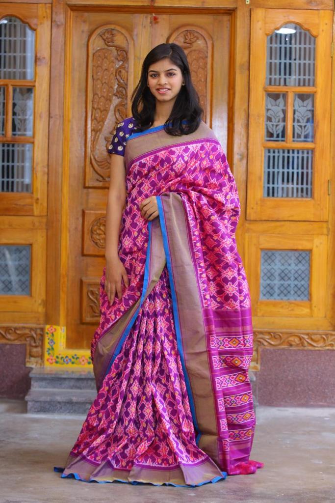 adritcollectio1's tweet photo. #adritcollections #SareeTwitter #sareebeauties #sareeblogger #SareeTwitter #ikkatsaree #pochampallyikkat #sareelover #onlinestore #onlineshopping #buyonline #smallbusinessowner #smallbusinessownersupport #SupportSmallStreams #supportsmallbusiness #localbusiness #VocalForLocal #RT https://t.co/HmPNWJvJFR