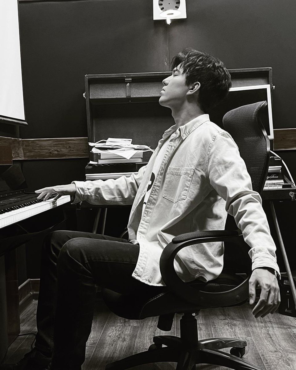 dimash_official's tweet image. Музыка — это единственный язык, на котором нельзя сказать ничего гнусного и лицемерного.