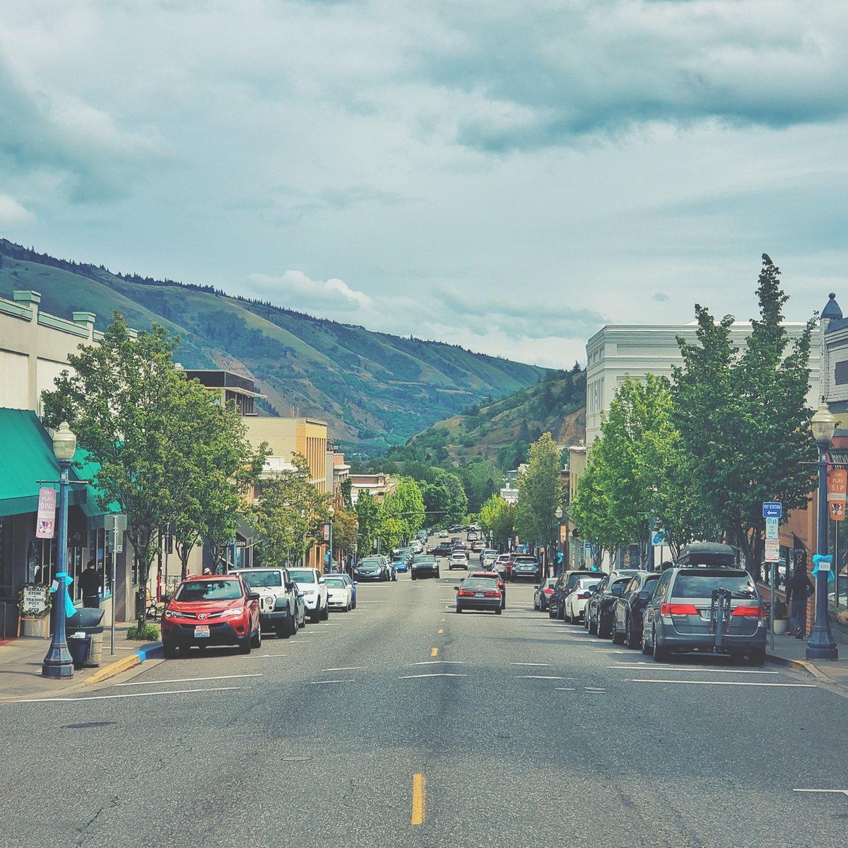 If you work in Downtown Hood River, you can get a FREE GOrge Pass for unlimited rides on CAT buses, including to Portland and The Dalles, as well as on Mt. Adams Transportation Service, The Link Public Transit and Skamania County Transit.