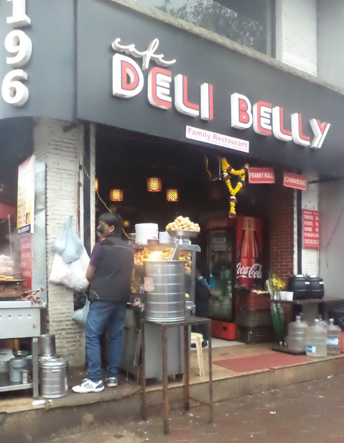 upalakbr999's tweet photo. #10YearsOfDelhiBelly
A super cool movie which broke barriers in moviemaking. 👏
Trust #AamirKhan to produce a quirky movie which became a smash super hit! Director @AbhinayDeo was so good! N my fav actor #ImranKhan DB impressed so many that it got restaurants named after it 👇 https://t.co/F4yoVsP37b