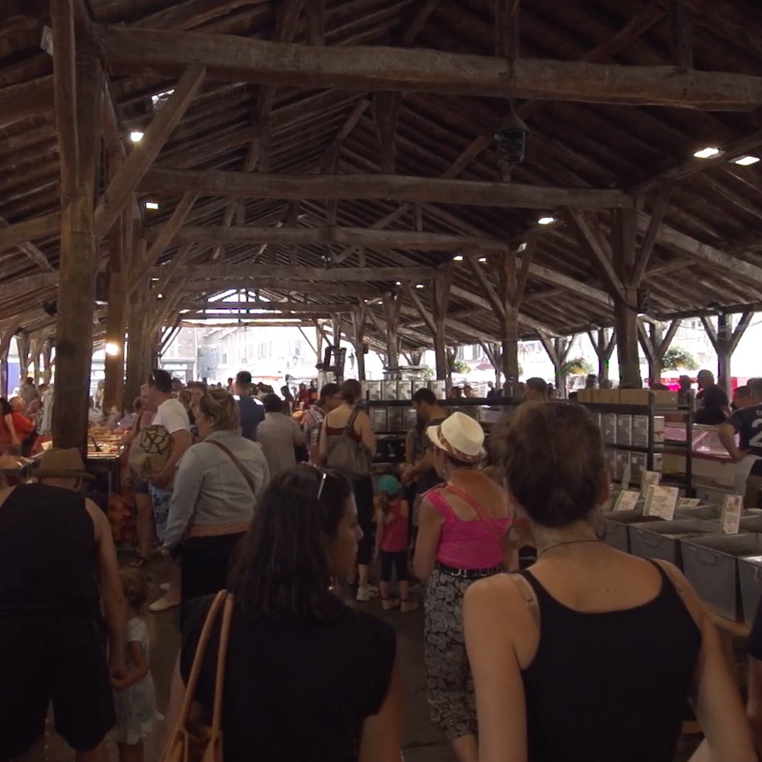 A VOS ECRANS ! Au JT de 13h Aujourd'hui sur <a href="/TF1/">TF1</a> : Le Marché de Châtillon-sur-Chalaronne passera à l'antenne pour le concours du Plus Beau Marché 😀 ! Le classement sera dévoilé...