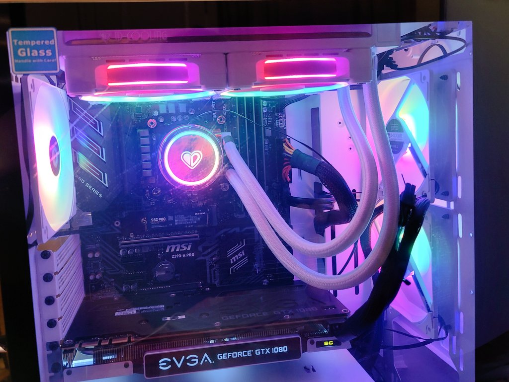 RubyLearnsCode's tweet photo. Thanks @DCuplink for your help! I love my 🦄 PC 😍🌈💗✨✨✨
#PCBuild #WomenWhoCode #code #CodeNewbie https://t.co/Ke7nOx8Dq0