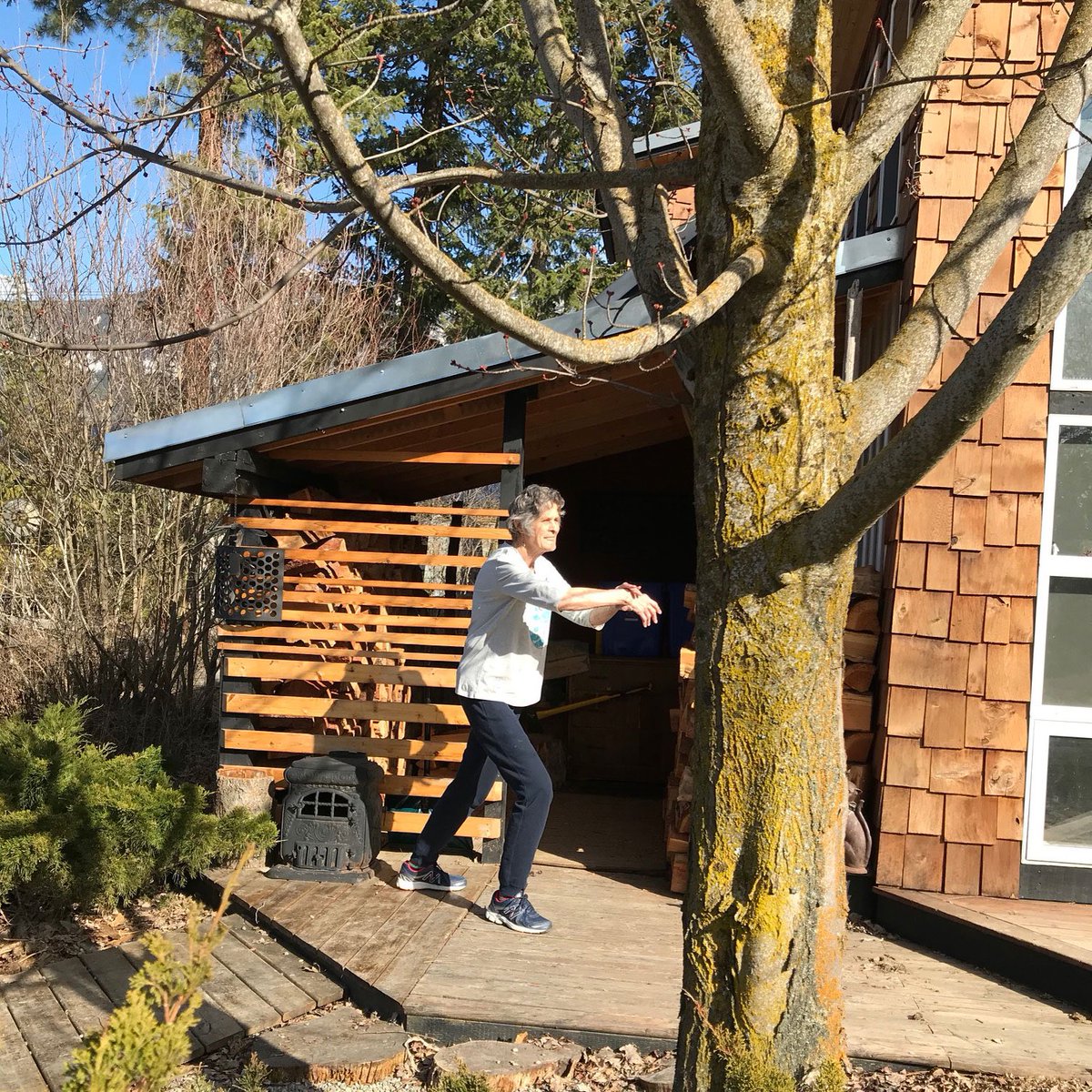 taoist_canada's tweet photo. I was laid up for 6 weeks & unable to do my physical #taoisttaichi. I found that when I chanted I would be pain free for many hours & when I was able to restart physically, I was amazed at the positive change in my mental well-being. ~Carole #fungloykok #individualpractice https://t.co/9c3ZxcLNxF
