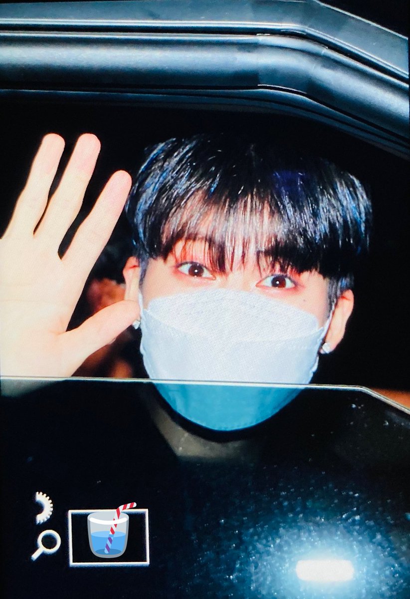 ICESODA_KG0519's tweet photo. 210702 영통 퇴근 

😍🥰😘❤️‍🔥
오늘도 수고했어 ^^들어가서 푹 쉬어 !
더운 여름밤에 상쾌한 바람을 부르게 잠들길 바래:)

#업텐션 #고결 #SPIN_OFF https://t.co/JBRLYMKaJK