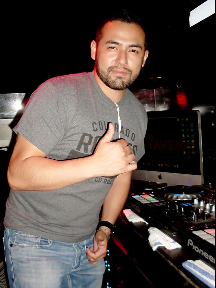 itsmeTONYV's tweet photo. Happy 4th of July Weekend! Turn up to me and @djnunez1! We got old school and throwbacks on your radio right now! It's the TGIF Mix on KS1075.! #TGIFMix #HappyFriday #KS1075 β€ππ½β€ Lessss gooooooo!!! https://t.co/F5GKCPzIY5