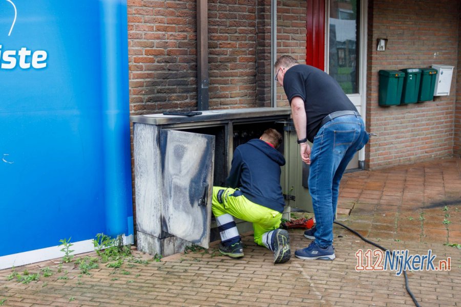 Markt in #Hoevelaken zonder stroom na brand in elektriciteitskast. 112Nijkerk.