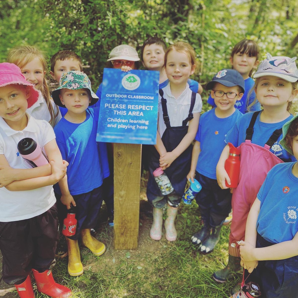WSInfants's tweet image. A massive thank you to all of Year 1 for their hard work to get these fantastic signs installed at base camp. A massive thank you also to Ali Johnson, Wood Street Village Association and money provided by  Keith  Witham from @surreycountycouncil . @ecoschools_england #litter