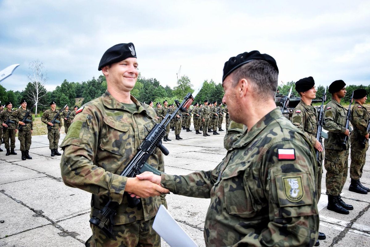Uroczysta przysięga wojskowa w 1 Warszawskiej Brygadzie Pancernej im Tadeusza Kościuszki w Wesołej. 
Fotoreportaż Pawła Bednarczyka. 

warszawa.pl/za-oknem/przys…

#JedynaPancerna #ŻelaznaDywizja #WojskoPolskie #Żołnierze #Warszawa #Wesoła #Pancerniacy #Pancerni #PrzysięgaWojskowa