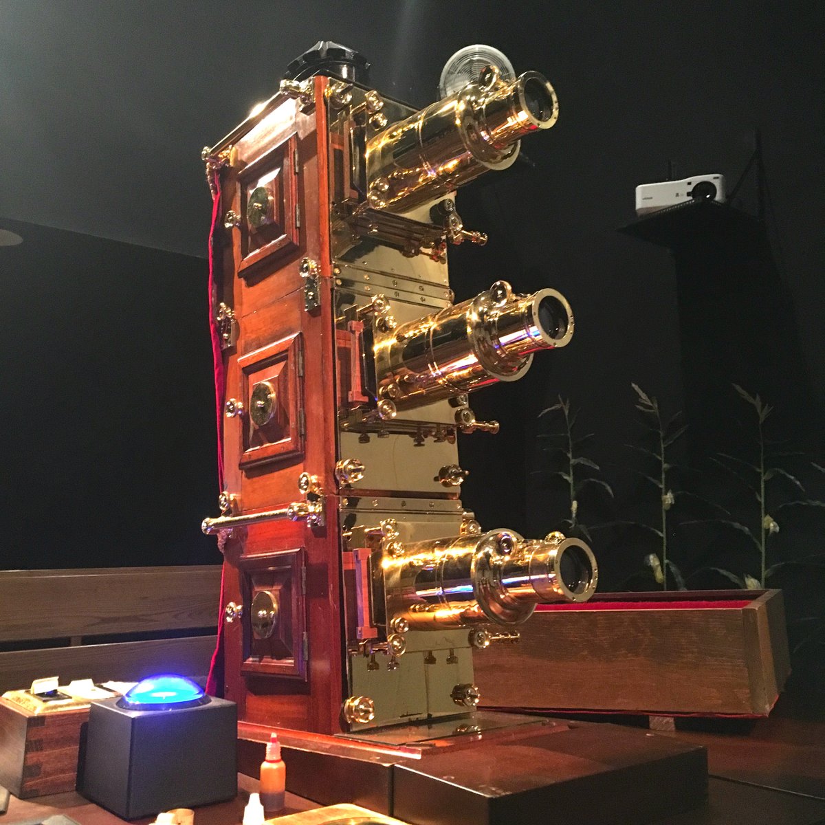 JoelHeffner's tweet image. Some people like using PowerPoint.
Some people liked using Kodachrome with their carousel projectors.
Some people love using one of these Magic Lantern projectors with their slides!
#photography #slides #magiclanternslides #magiclantern #projector