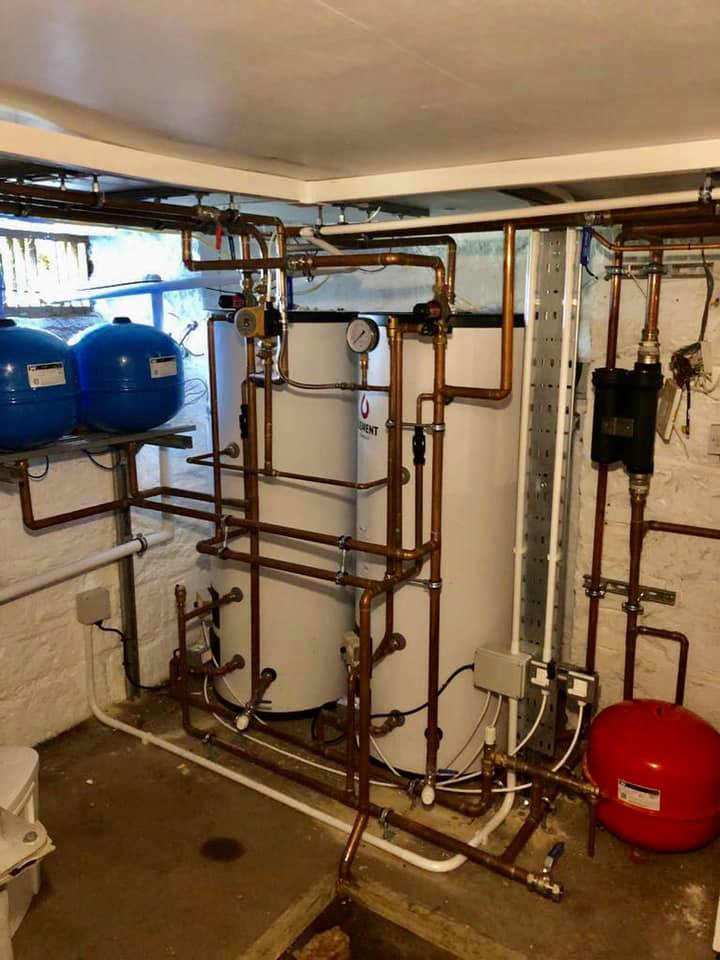 SWL_1978's tweet image. A lot of effort has gone into this complete refurbishment in Frocester. We have supplied and fitted a new oil boiler, 2x unvented cylinders and a mains water boost set.

Great Work!!

#SWL
