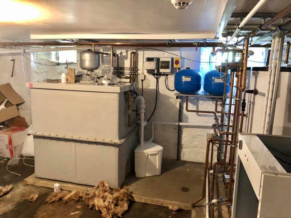 SWL_1978's tweet image. A lot of effort has gone into this complete refurbishment in Frocester. We have supplied and fitted a new oil boiler, 2x unvented cylinders and a mains water boost set.

Great Work!!

#SWL