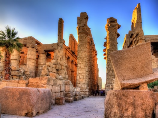 jamenta's tweet photo. "Who built the seven gates of Thebes?
In the books are listed the names of Kings.
Did the kings heave up the building blocks?"
~Bertolt Brecht #QLW #c1930 https://t.co/s1pVppCu1y
