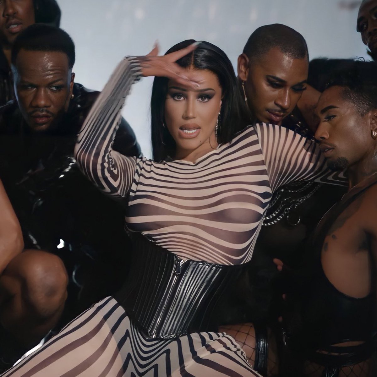 boohoo's tweet photo. Iggy Azalea is serving 🖤
#iamthestripclub https://t.co/7Med9guuEl