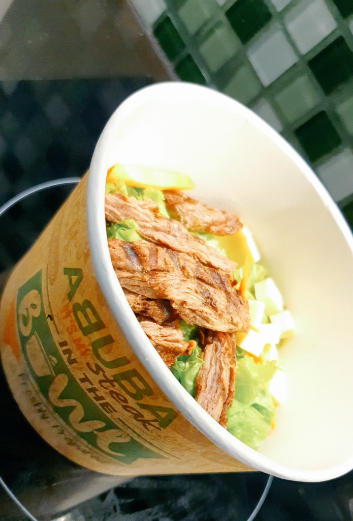 YumekanaeY's tweet photo. 今夜は、ABUBAの牛肉乗せ「Abuba's Signature Salad」に、Papayaのコールスローサラダとマカロニサラダ、そして食感を加えるSpix SOBAをコラボした贅沢サラダ🥗

#salad #beef #abuba #papaya #ベビースターラーメン #牛肉 #サラダ #コラボ #マカロニサラダ #コールスローサラダ https://t.co/0PQU621zi7