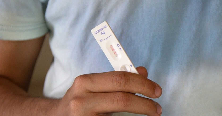 Got a positive result on a rapid Covid test? 

If your test shows two lines, you need to do these two things... 

🏡 Stay at home 

🔬 Order a PCR laboratory test 👇

 bit.ly/2MCwm5M