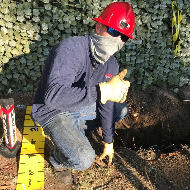 ComEd's tweet image. Not all superheroes wear capes — ours wear hard hats. Rain, snow, heat and tornadoes can’t stop our lineworkers from keeping the lights on. Thank you to those who are powering our communities! #ThankALineworker #ThankALineman #LinemanAppreciationDay