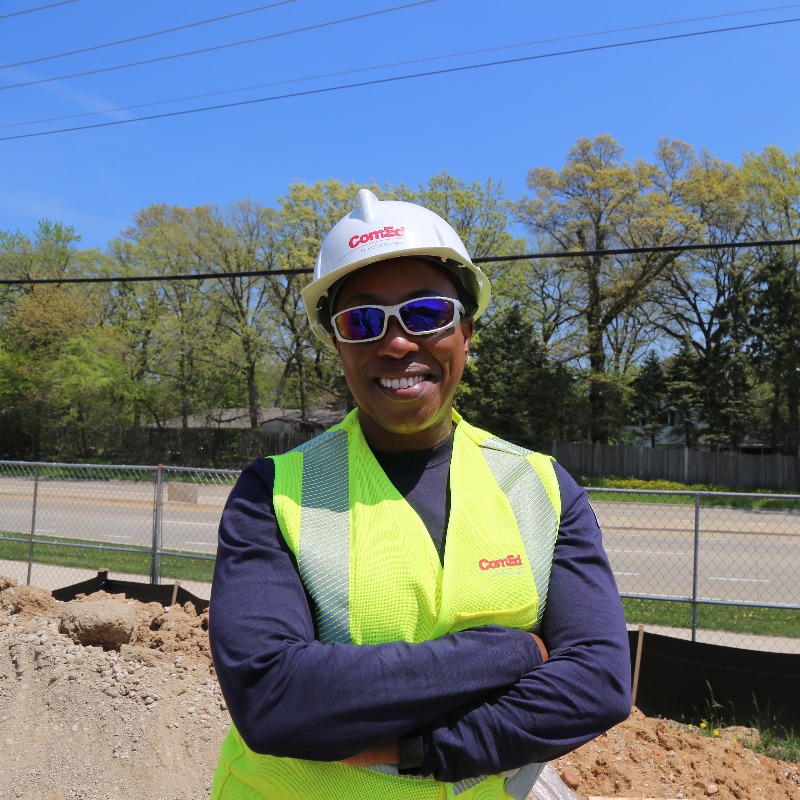 ComEd's tweet image. Not all superheroes wear capes — ours wear hard hats. Rain, snow, heat and tornadoes can’t stop our lineworkers from keeping the lights on. Thank you to those who are powering our communities! #ThankALineworker #ThankALineman #LinemanAppreciationDay