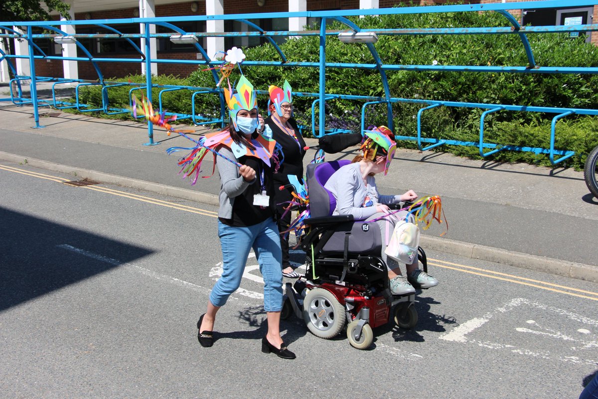 iwcollege's tweet photo. A selection of students from Pathways chose to take part in a 5 week workshop with @NewCarnivalCo . They were also shown dance moves and Makaton signs to accompany the #Carnival song ‘This is our carnival’!
There's more info about this project here:
https://t.co/eqauTVLKti https://t.co/nyhdMIclgk