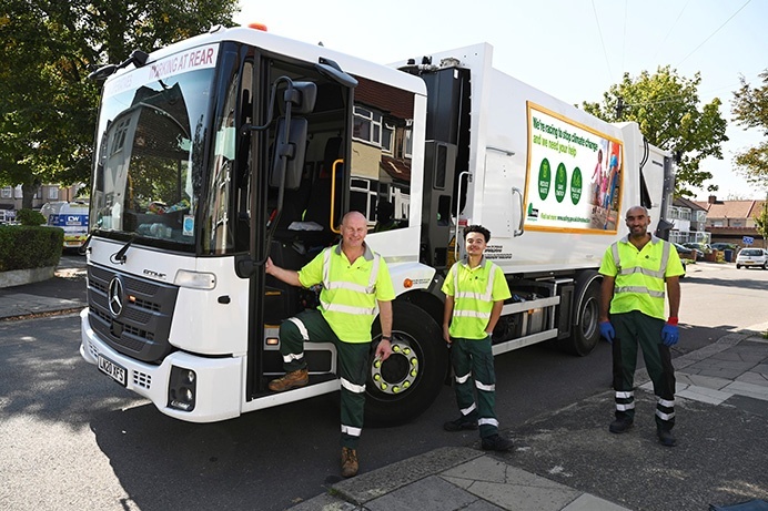 🎨 Shout out for arty children who could draw, colour or paint a design with a green message to go on the side of the borough's recycling trucks. There is a competition with three age categories - and prizes to be won for their schools orlo.uk/yo0dU
<a href="/EalingCouncil/">Ealing Council</a>