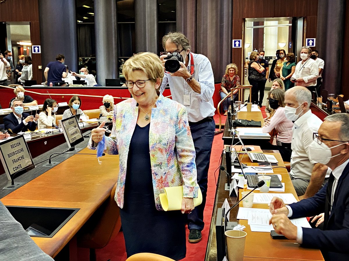 Je veux dire ma confiance et mon enthousiasme à mettre en œuvre les engagements pris au cours de la campagne. Je le ferai comme jusqu’à présent avec un engagement total, sans autre ambition que de servir les habitants et les territoires de notre Région.