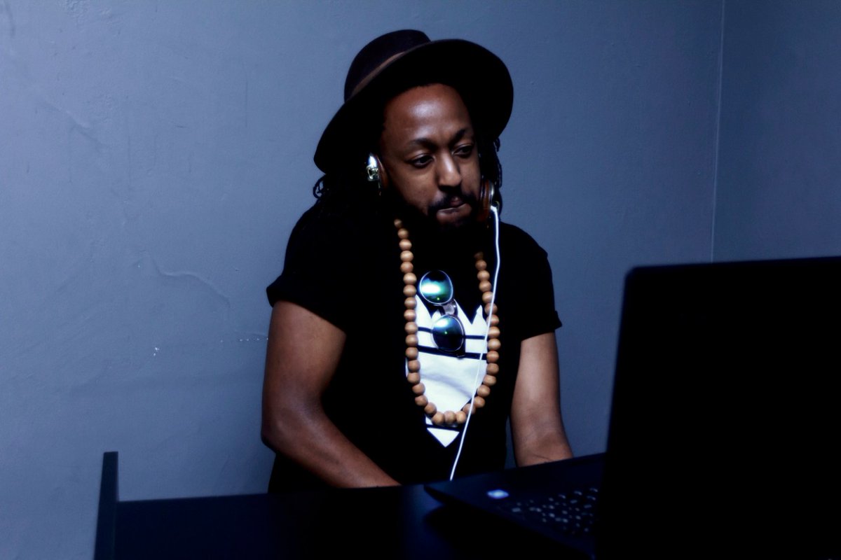 Promology_SA's tweet image. unshazamable mix 15 by star DJ @APLTHEGODLY is out on @YouTube 

watch in now and enjoy a unique blend of music.

youtube.com/watch?v=impgN7…

#unshazamable