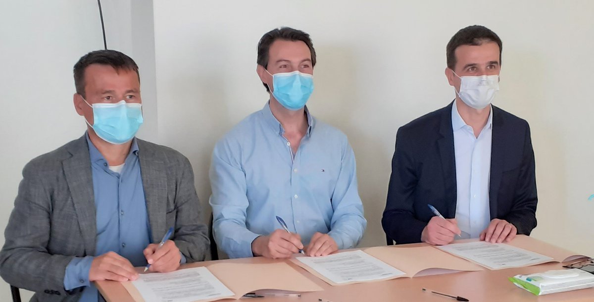 CHMuret's tweet photo. Le #CentreHospitalierdeMuret a accueilli la signature de l'Accord Conventionnel Interprofessionnel entre le Dr HOMEHR @NewHealthCmty (CPTS du Sud Toulousain), @PRicordeau, DG de l'Agence Régionale de Santé Occitanie et Jean-Michel HUC, Sous-Dir. de l'Assurance Maladie Hte G. https://t.co/5g4t2YrtbD