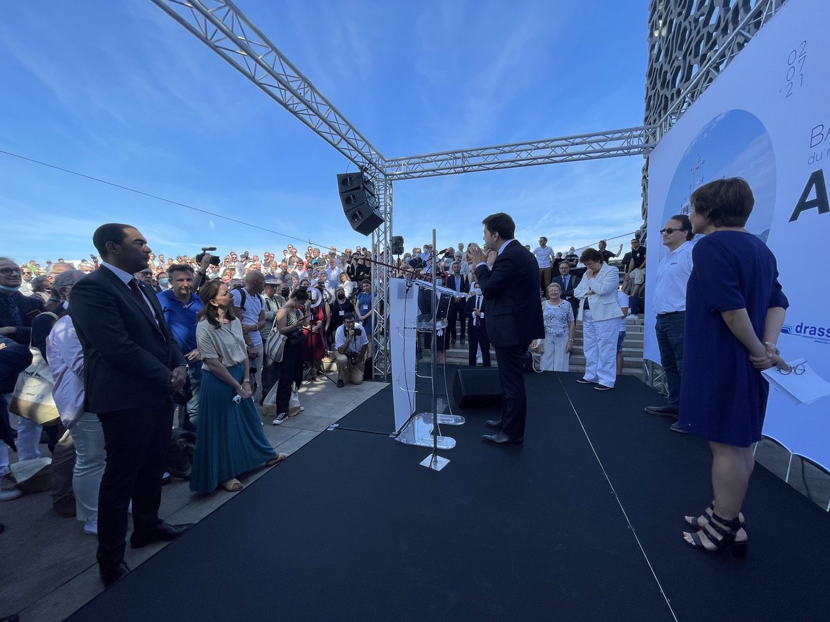 saidahamada's tweet photo. Accueil ce jour de Mesdames les Ministres, @R_Bachelot et de @AnnickGirardin pour le baptême d’#AlfredMerlin. Ce navire est la vitrine des compétences françaises et une avancée pour la recherche subaquatique. Nos fonds marins renferment une partie importante de notre Histoire. https://t.co/I9ydiIIRPa