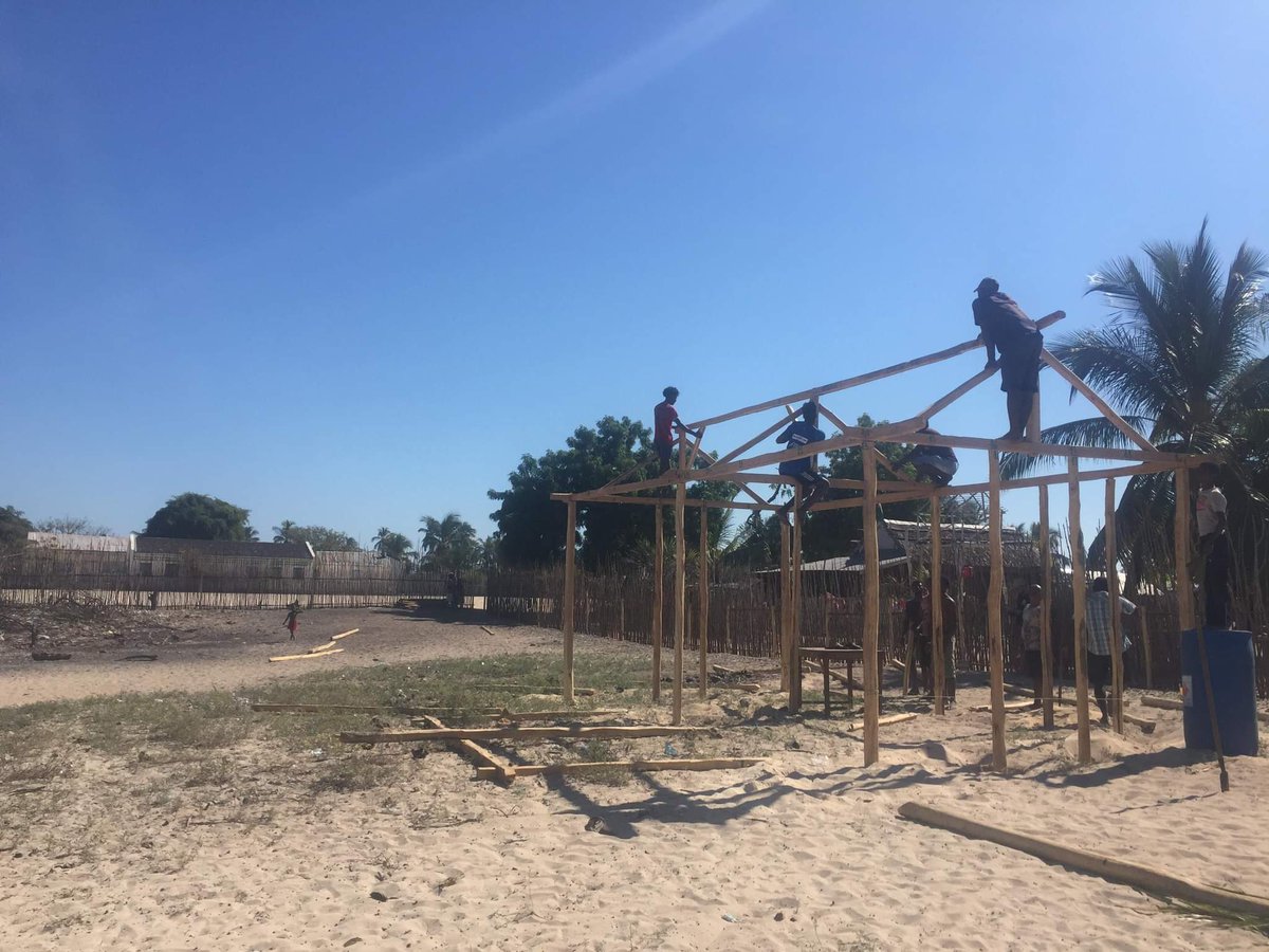 DryForestBaobab's tweet photo. Belo sur Mer, le premier camp Baobab commence à prendre forme. Et c'est grâce à vous 🙏
#dryforest #savebaobabs #baobase https://t.co/T9XVpvWhbu