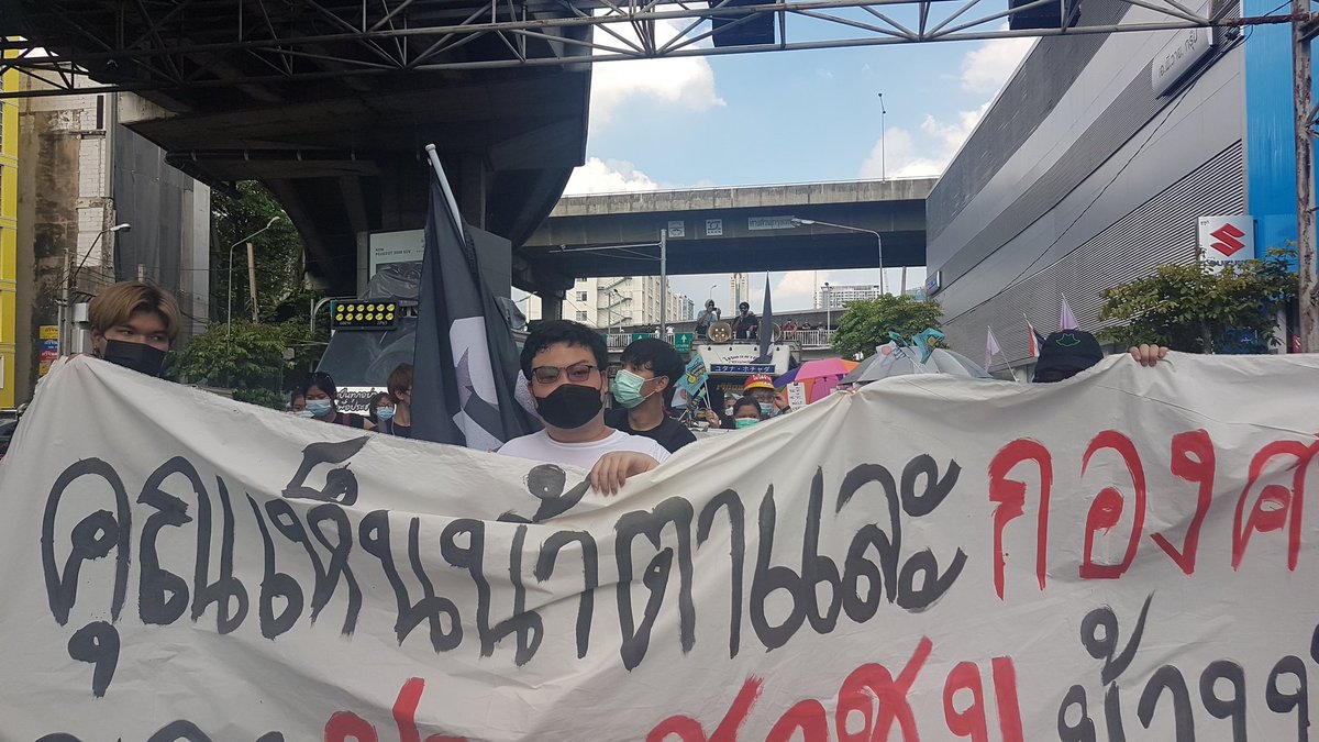 MayWongST's tweet photo. #Thailand anti-government protesters have been warned this gathering is illegal &amp; police can arrest anyone involved. Police continues to say it'll continue to gather evidence against protesters
#ม็อบ2กรกฎา #whatshappeninginthailand https://t.co/i81fStZ6ur