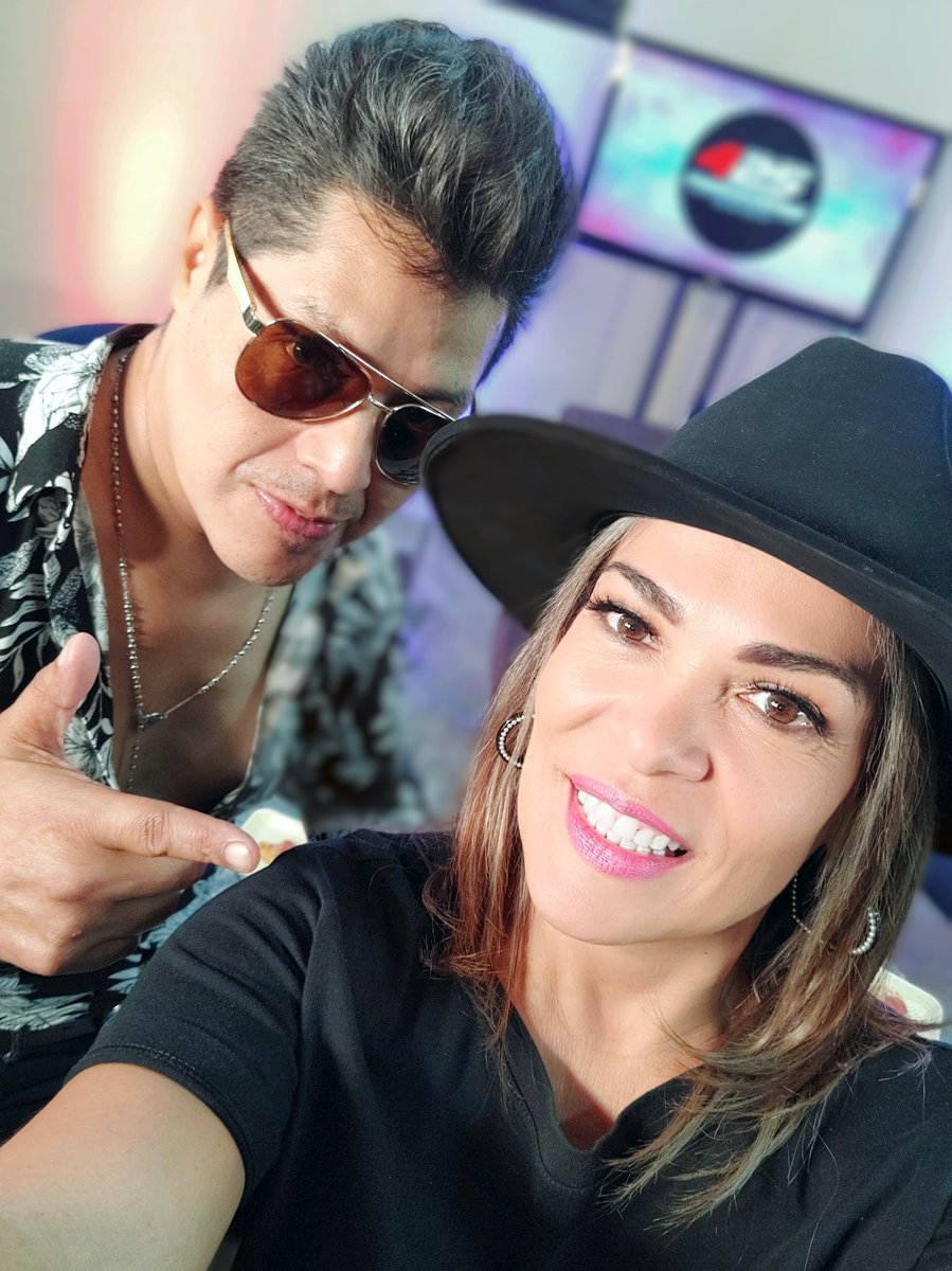 EloisaGuajardo's tweet photo. Gracias por acompañarnos en #quédateconlaGuajardo @CepyBanda #GermanPluma #Morei #NovecentoEnterteinment https://t.co/I7dtMOeQ5f
