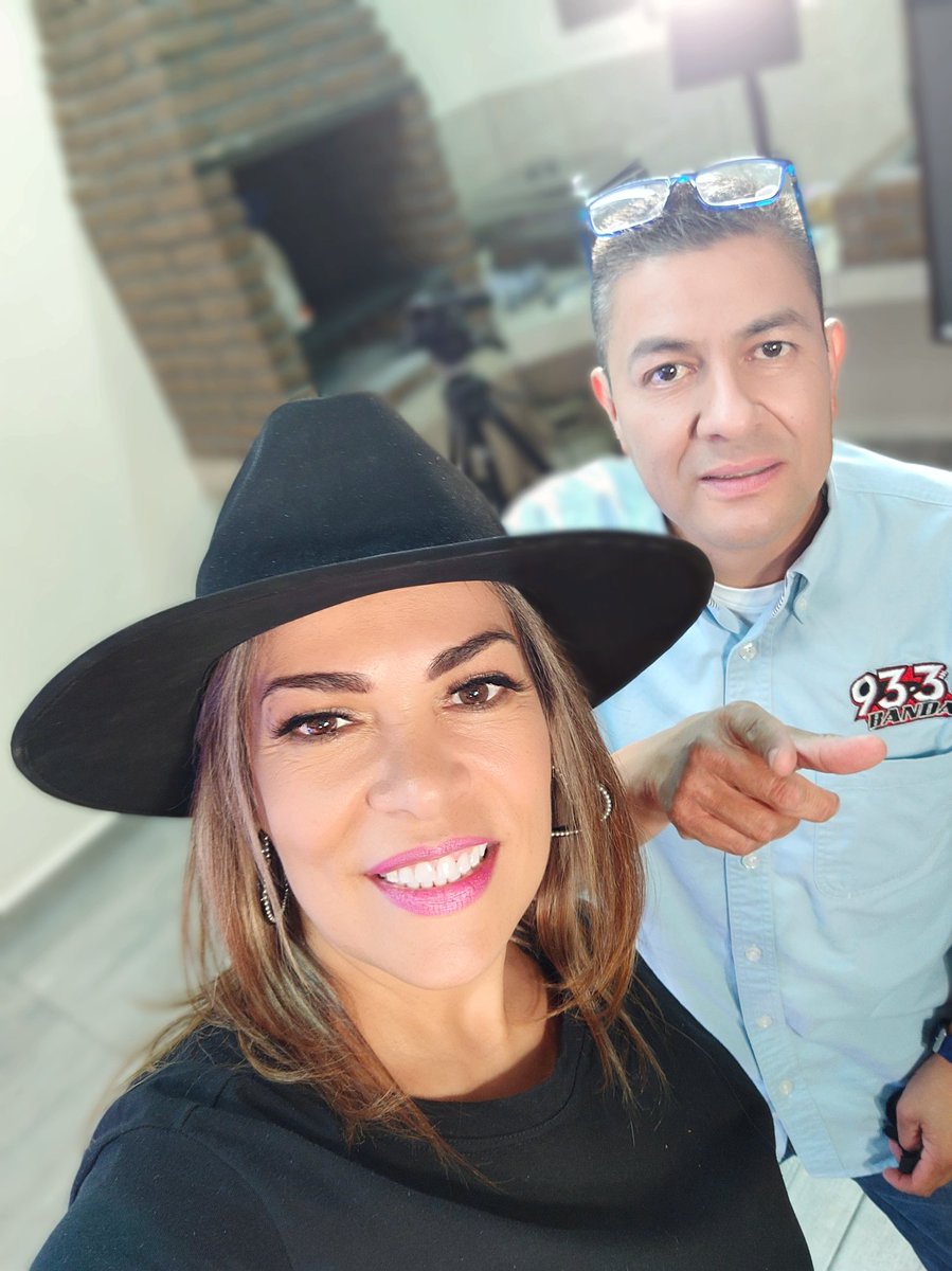 EloisaGuajardo's tweet photo. Gracias por acompañarnos en #quédateconlaGuajardo @CepyBanda #GermanPluma #Morei #NovecentoEnterteinment https://t.co/I7dtMOeQ5f