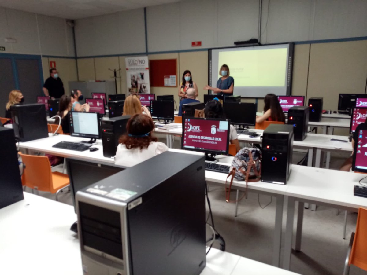 CIFE_Fuenla's tweet photo. Hoy arranca el curso "Gestión de la Cadena Logística y Aprovisionamiento" que cuenta con una duración de 80 horas, y va dirigido a personas desempleadas.
#CompromisoCIFE #AlíateConFuenlabrada https://t.co/0X19px2TR1