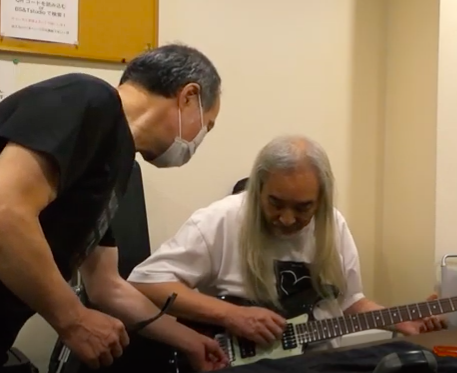 Providence_JPN's tweet photo. 日本を代表するギタリスト今剛さんとギターセットアッパー志村昭三さんのノーカット動画、これは必見です!お互いに信頼しあえる関係が分かりますし、終盤の今さん「オッ全然違う!?」この言葉〜
#BSTstudio #clockwisebst #今剛 #Guitarist #志村昭三 #ギターセットアッパー #PROVIDENCE #sD_102RVS https://t.co/CpxUTmAnLE