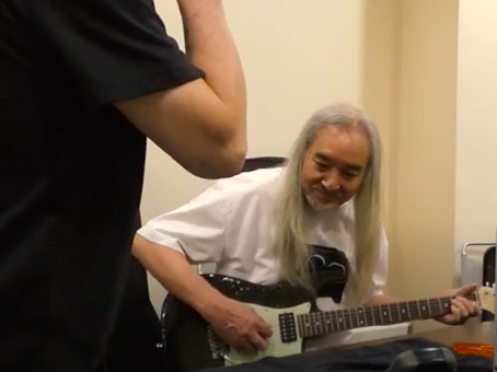 Providence_JPN's tweet photo. 日本を代表するギタリスト今剛さんとギターセットアッパー志村昭三さんのノーカット動画、これは必見です!お互いに信頼しあえる関係が分かりますし、終盤の今さん「オッ全然違う!?」この言葉〜
#BSTstudio #clockwisebst #今剛 #Guitarist #志村昭三 #ギターセットアッパー #PROVIDENCE #sD_102RVS https://t.co/CpxUTmAnLE