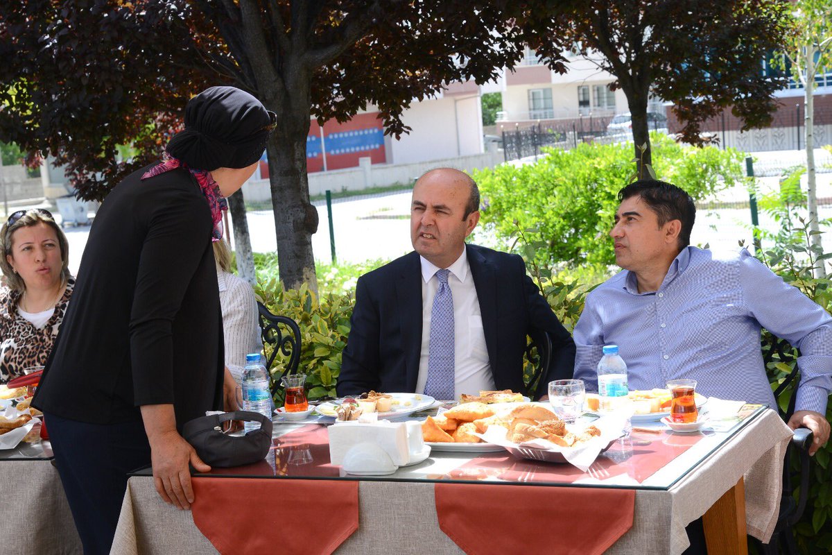 drmetinilhan40's tweet photo. İyi Parti Kadın Politikaları Bşk. düzenlemiş olduğu, kahvaltı programına Belediye Başkanımız @EkiciogluSlhttn ile birlikte katıldık. İyi Parti İl Bşk. Müfit Göçen,Kadın Politikaları Bşk. ve üyelerine bu güzel programı organize ettikleri için teşekkür ediyorum.Güzel Günler Yakın! https://t.co/5c96U4GXHz