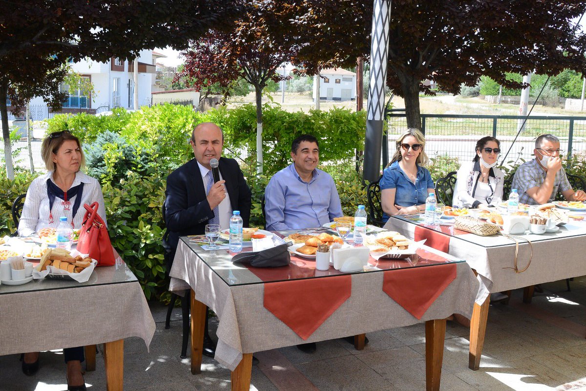 drmetinilhan40's tweet photo. İyi Parti Kadın Politikaları Bşk. düzenlemiş olduğu, kahvaltı programına Belediye Başkanımız @EkiciogluSlhttn ile birlikte katıldık. İyi Parti İl Bşk. Müfit Göçen,Kadın Politikaları Bşk. ve üyelerine bu güzel programı organize ettikleri için teşekkür ediyorum.Güzel Günler Yakın! https://t.co/5c96U4GXHz