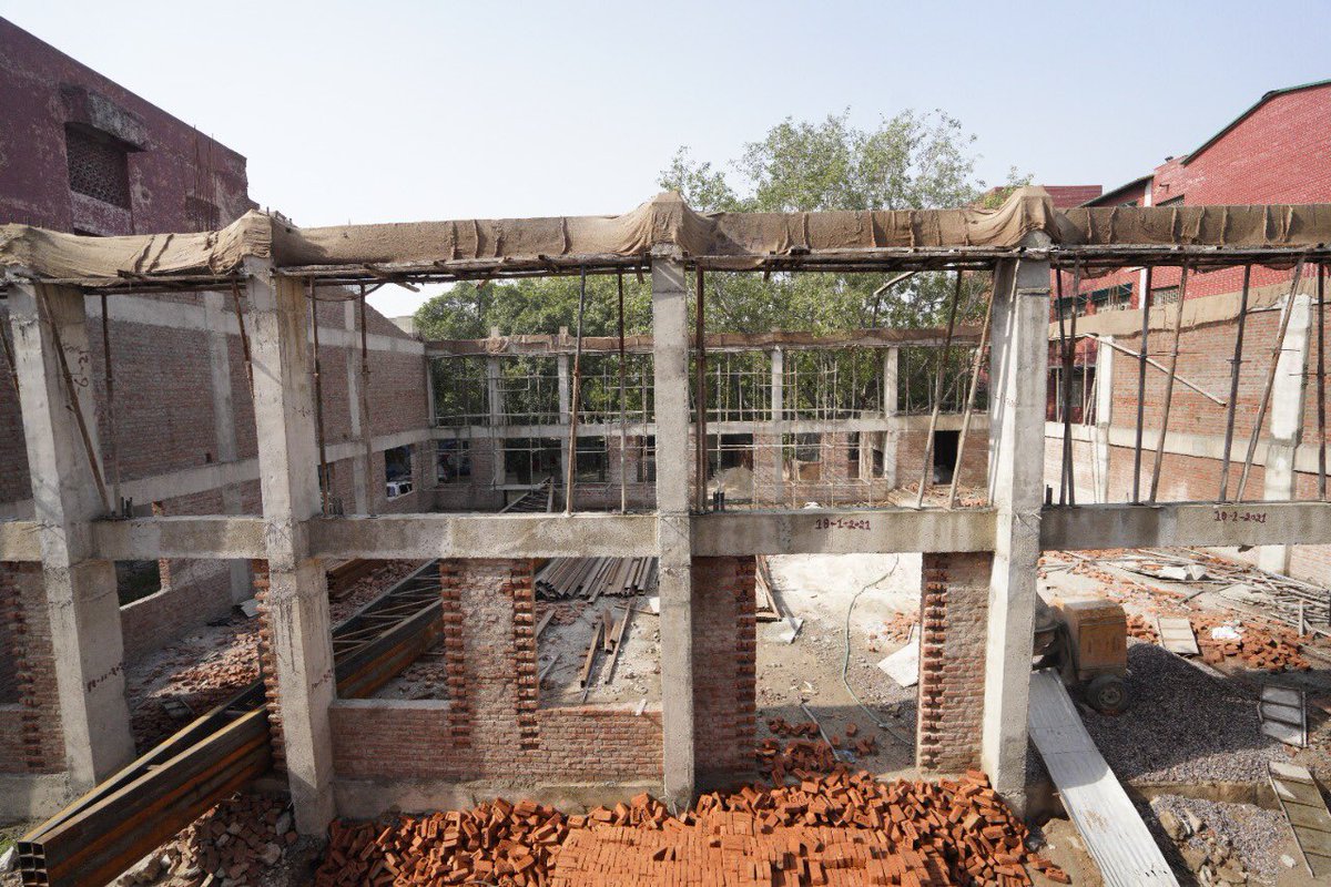 DelhiGovtSchool's tweet photo. Construction of new Govt School buildings in GBSSS, Babarpur. 

#delhigovt #delhigovtschools #education #educationpolicy #schoolbuildings #construction #schools #classrooms #schoolclasses #aap #schoolbuilding #delhischools #DelhiGovtSchools #educationrevolution https://t.co/XJfT2Jal50