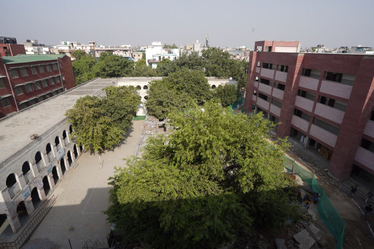 DelhiGovtSchool's tweet photo. Construction of new Govt School buildings in GBSSS, Babarpur. 

#delhigovt #delhigovtschools #education #educationpolicy #schoolbuildings #construction #schools #classrooms #schoolclasses #aap #schoolbuilding #delhischools #DelhiGovtSchools #educationrevolution https://t.co/XJfT2Jal50