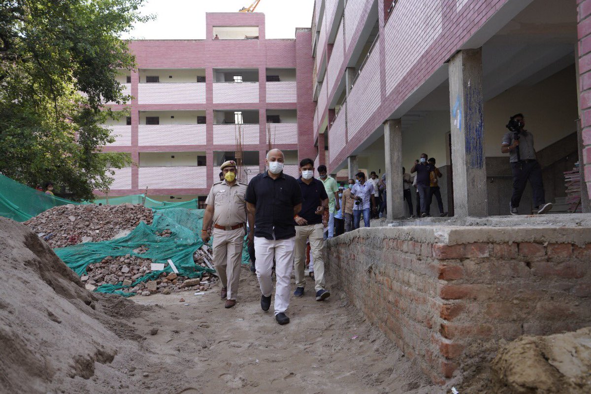 DelhiGovtSchool's tweet photo. Construction of new Govt School buildings in GBSSS, Babarpur. 

#delhigovt #delhigovtschools #education #educationpolicy #schoolbuildings #construction #schools #classrooms #schoolclasses #aap #schoolbuilding #delhischools #DelhiGovtSchools #educationrevolution https://t.co/XJfT2Jal50
