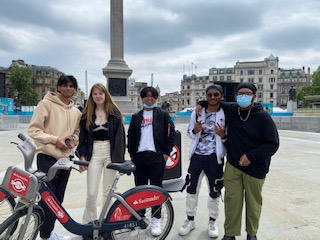 Wiseman6F's tweet photo. Y12 ended their UCAS wk with a Treasure Hunt in London. They were given a task to complete, finding some of the uni's &amp; famous landmarks. They were delighted &amp; had an amazing day. Met in Trafalgar Sq not every group found Nelson's Column! Put that down to the impact of lockdown https://t.co/MnnMBhdCNP