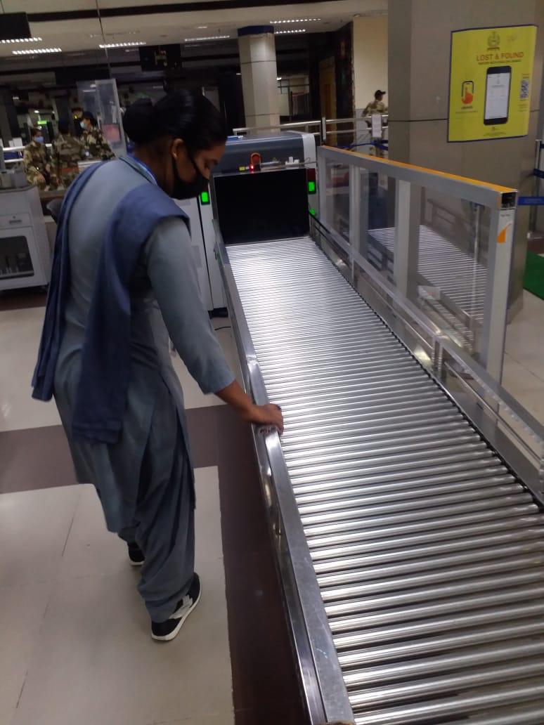 aaiasrairport's tweet photo. @SGRDJI Airport is following all the COVID protocols to the best of its ability so that passengers can enjoy safe and comfortable journey amidst COVID 19. #Sanitization #SocialDistancing #ProperMask #FlySafe #FlyHigh
@MoCA_GoI @AAI_Official @aaiRedNR https://t.co/MPIdPtqryo