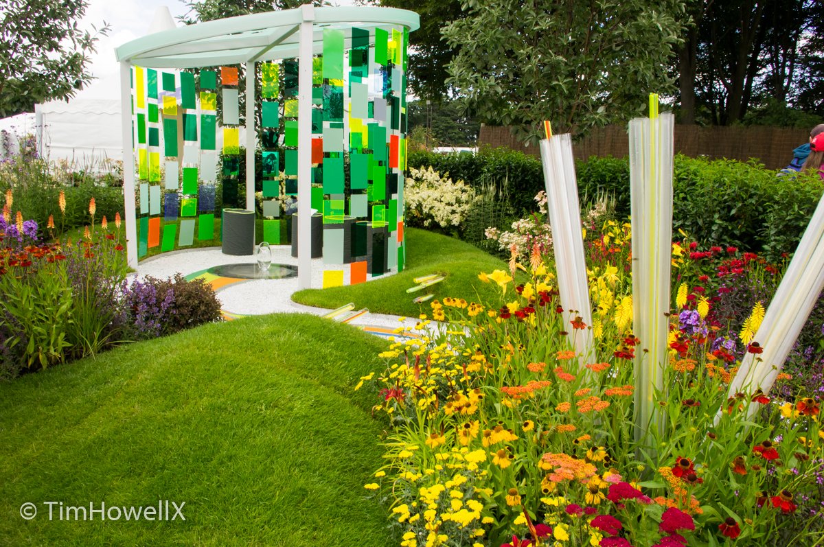 TimHowellX's tweet photo. #CountdownToTatton #RHSTatton 19 days to go. I loved the science behind mathematician and garden designer @ES_GardenDesign 2015 “Reflecting Photonics” garden based on fibre optics research carried out at @unisouthampton it not only won a gold medal, but also “People’s Choice”. https://t.co/olZ9hZZEzl
